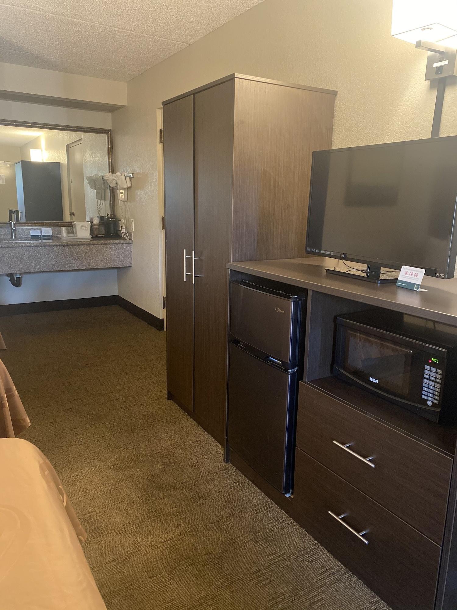 Inn Quality Near Ucr And Downtown
