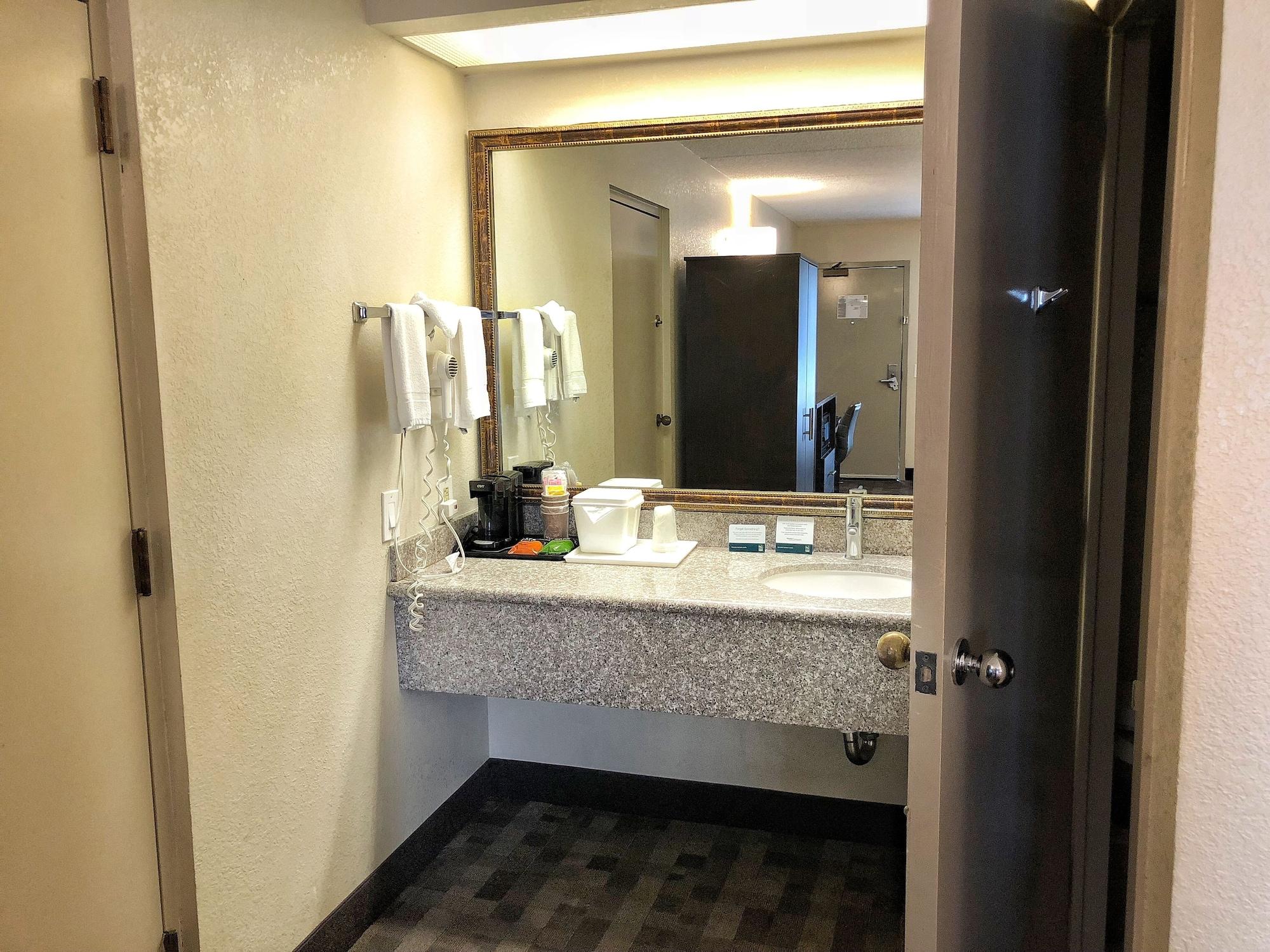 Quality Near Ucr And Downtown Inn